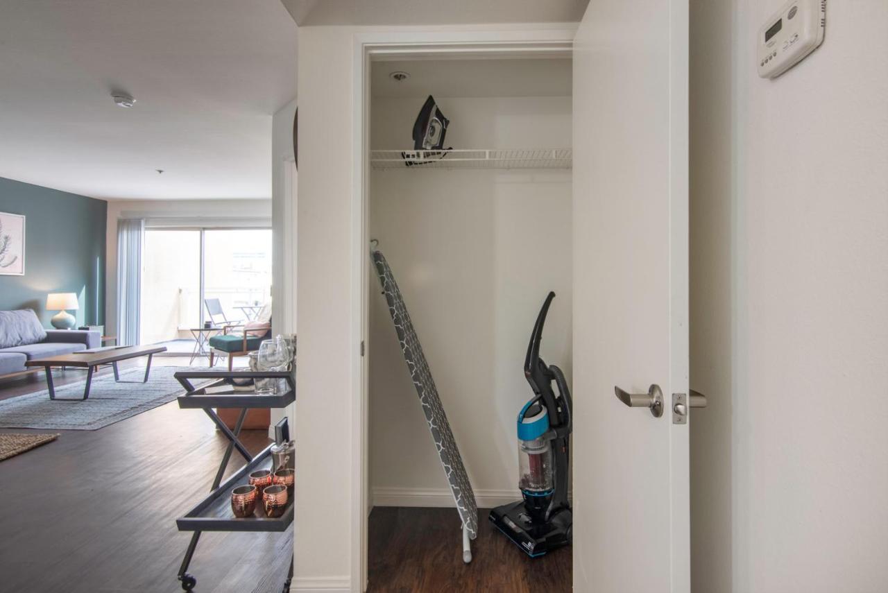Hollywood 1br W Gym Pool Nr Shops Lax-53